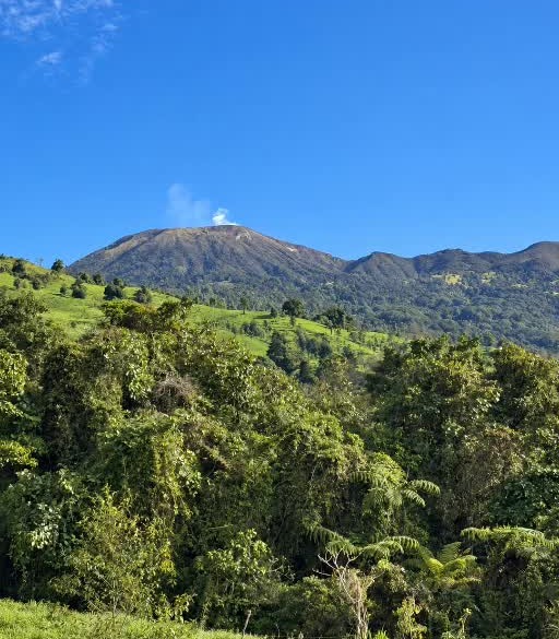 Vista al Volcán Turrialba desde La Pastora
